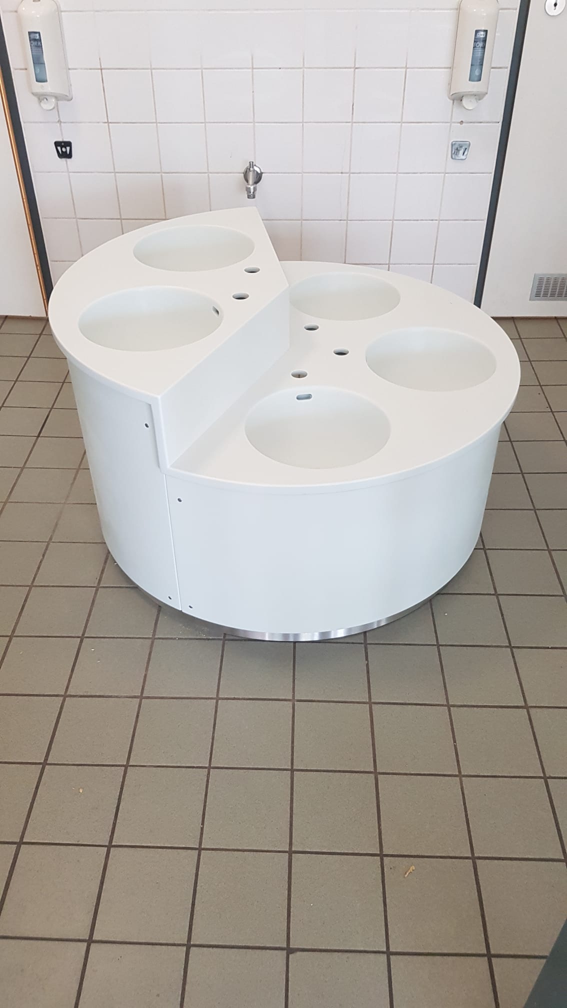 Waschrinne mit 5 Waschplätzen für Kita + Kiga