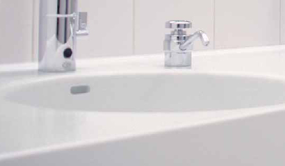 Fugenloser Waschtisch nahtlos eingearbeitet