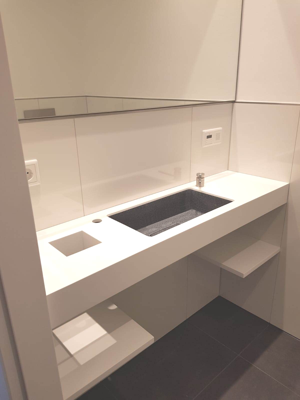 ausgefallenes Waschbecken Farbe Schwarz Weiß