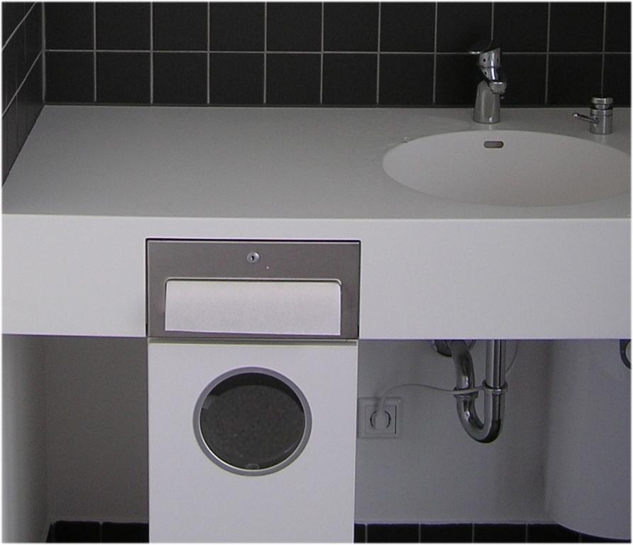 asymmetrische Waschbecken + Waschtische