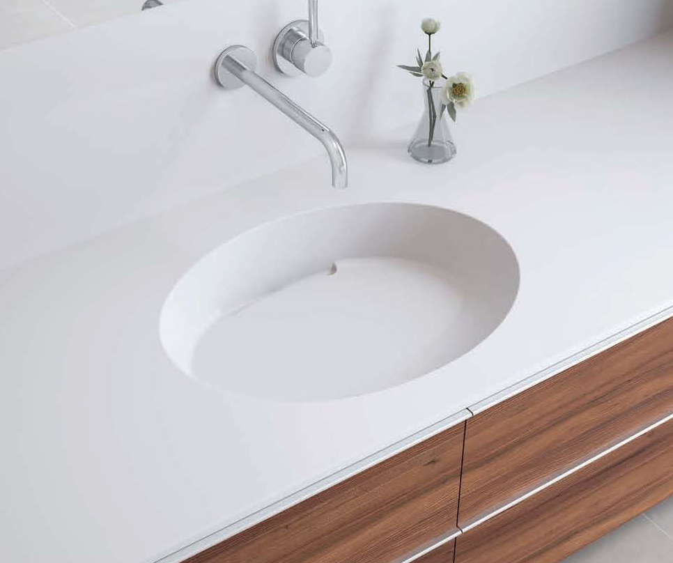 ovale Waschbecken mit Rinnenablauf