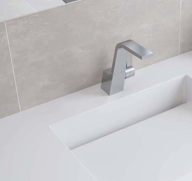 rechteckige Waschbecken mit Rinnenablauf