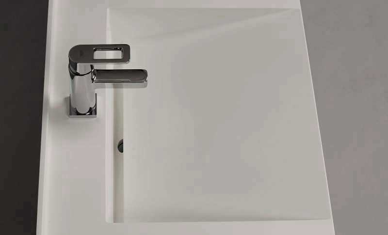 Waschbecken mit schrägem Ablauf offen